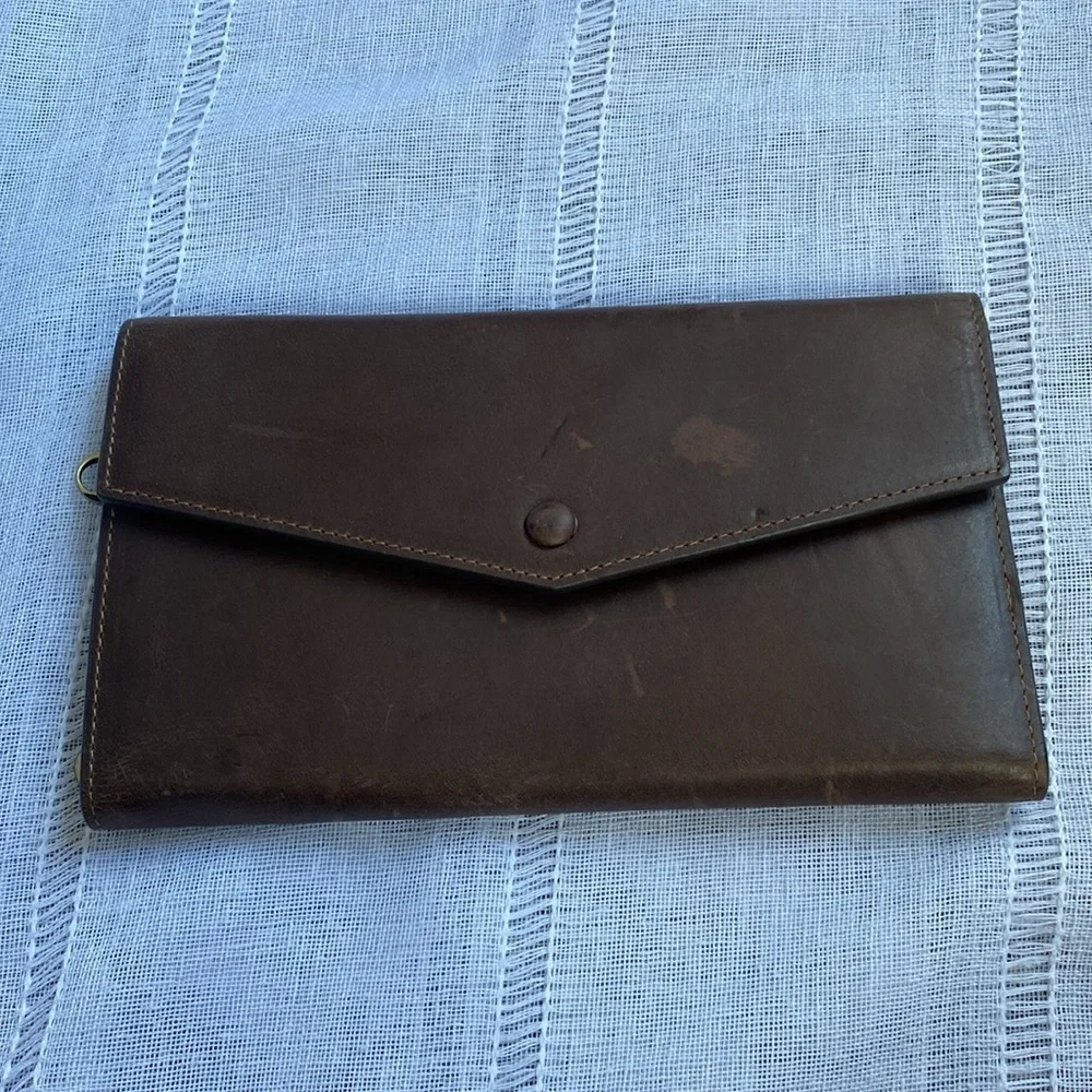 It’s Life RFID NWOT vintage look genuine leather wallet.